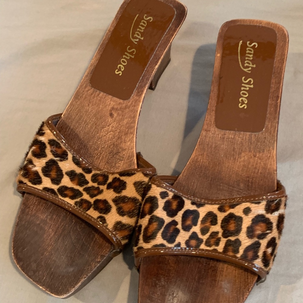 Leopard clog